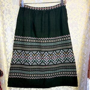 Embroidered vintage ethnic green Skirt small euc pocket